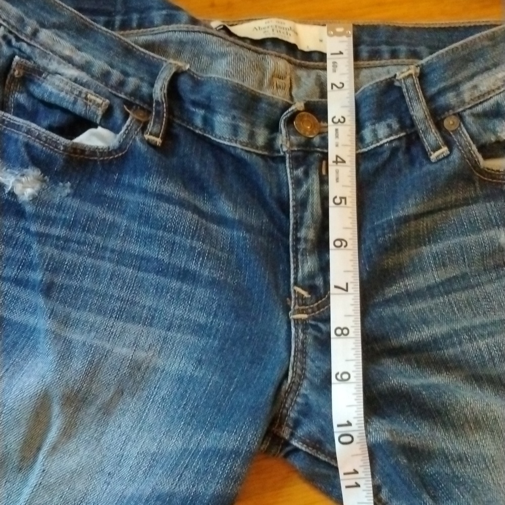 Abercrombie & Fitch distressed jeans. Size 27. Shorter length. - Picture 10 of 14